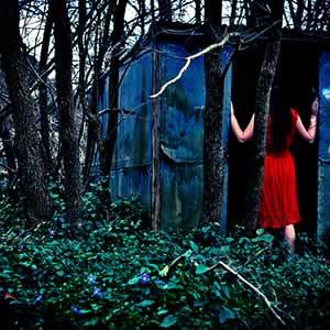 Girl in a red dress &ndash; Taylor