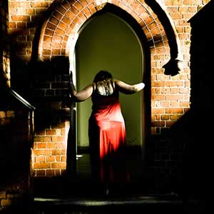 Girl in a red dress &ndash; Naomi